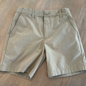 Boys vineyard vines performance shorts size 5 like new